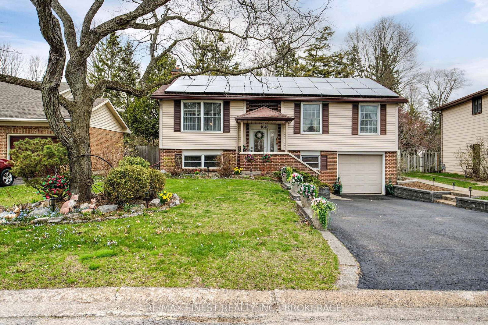Detached House for sale at 1048 Bauder Crescent, Kingston, North of Taylor-Kidd Blvd, K7P 1M6 - MLS: X12125530