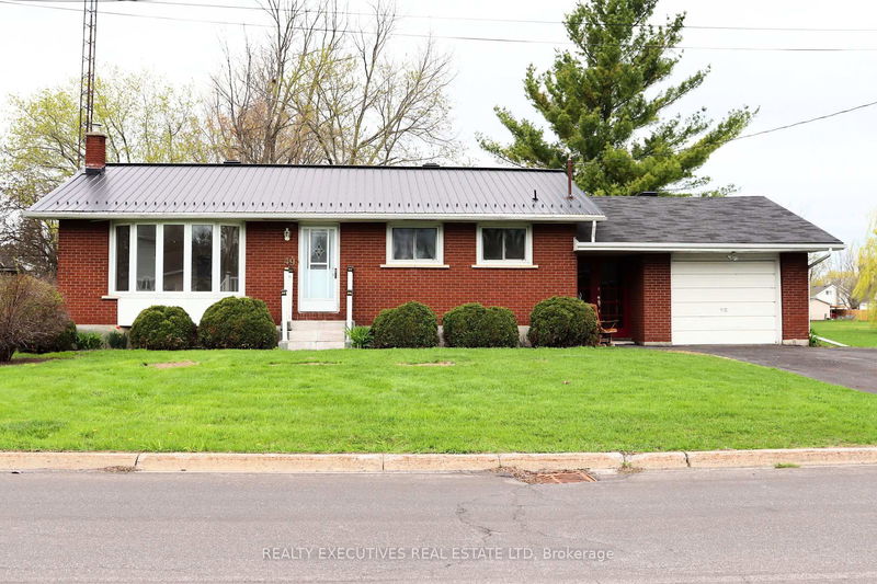 49 South St, North Dundas - Chesterville image-0-0