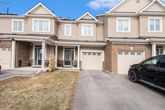 675 Lauraleaf Crescent