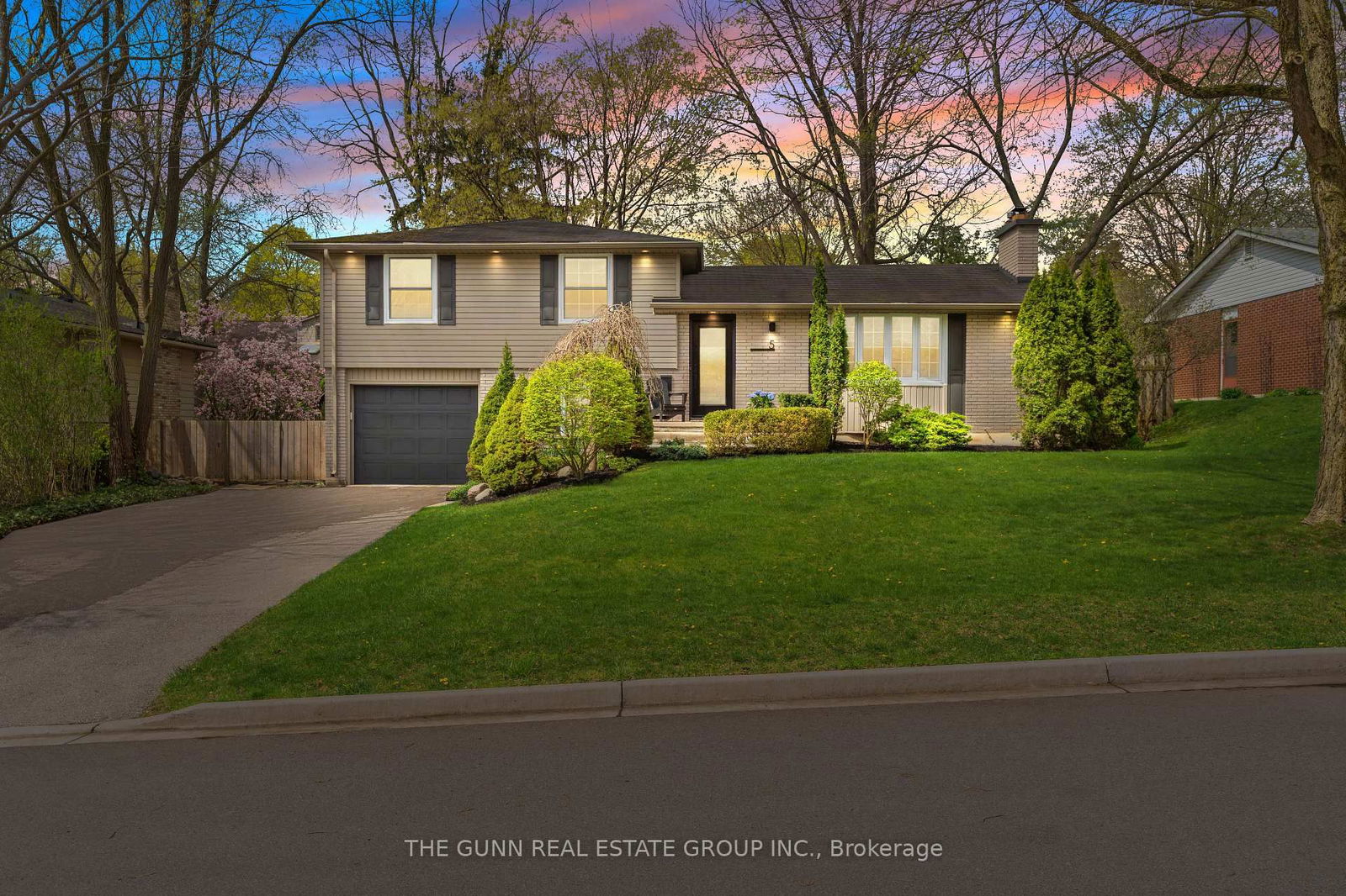 Detached House for sale at 5 Abbey Rise, London North, North J, N6G 1Y8 - MLS: X12126518