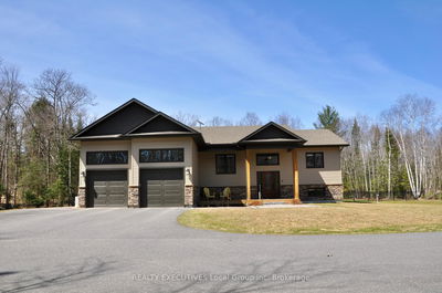 135 Hillside Lake Rd, North Bay - Airport