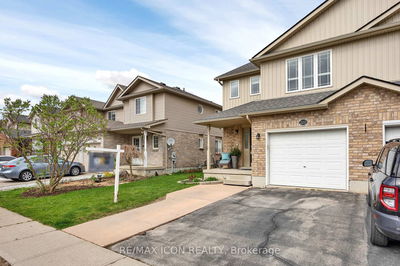 220 Brenneman Dr, Wilmot -  image-0-1