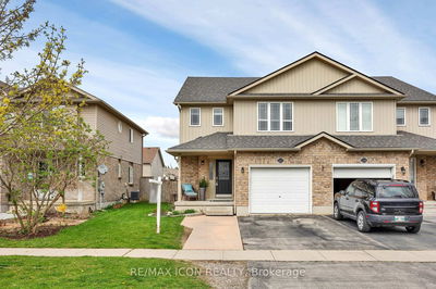 220 Brenneman Dr, Wilmot -  image-0-2