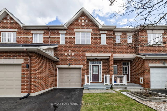 202 Waymark Crescent