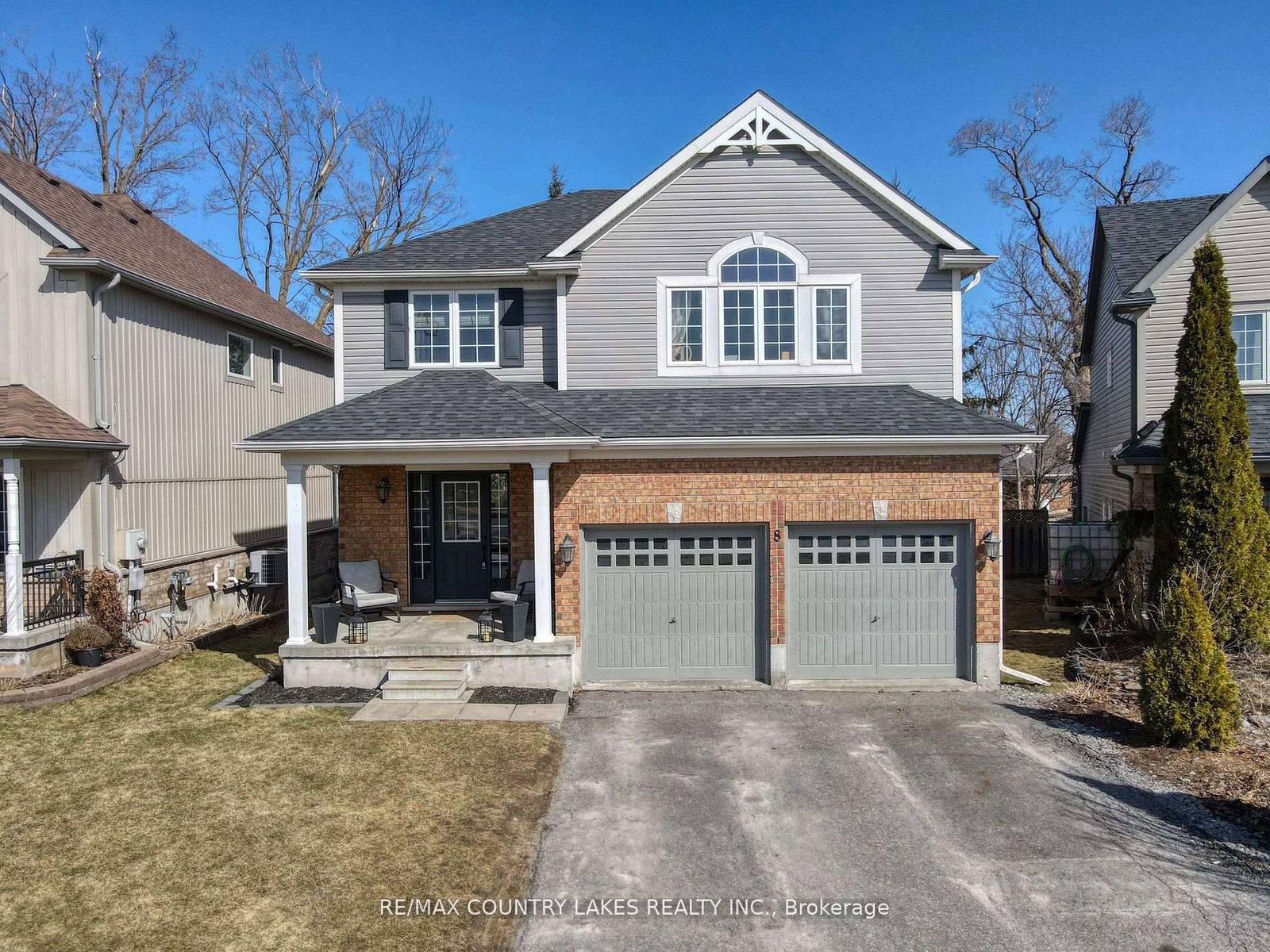 Property at 8 Fallingbrook