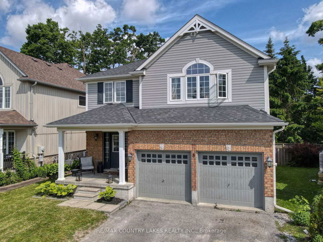 8 Fallingbrook Crescent