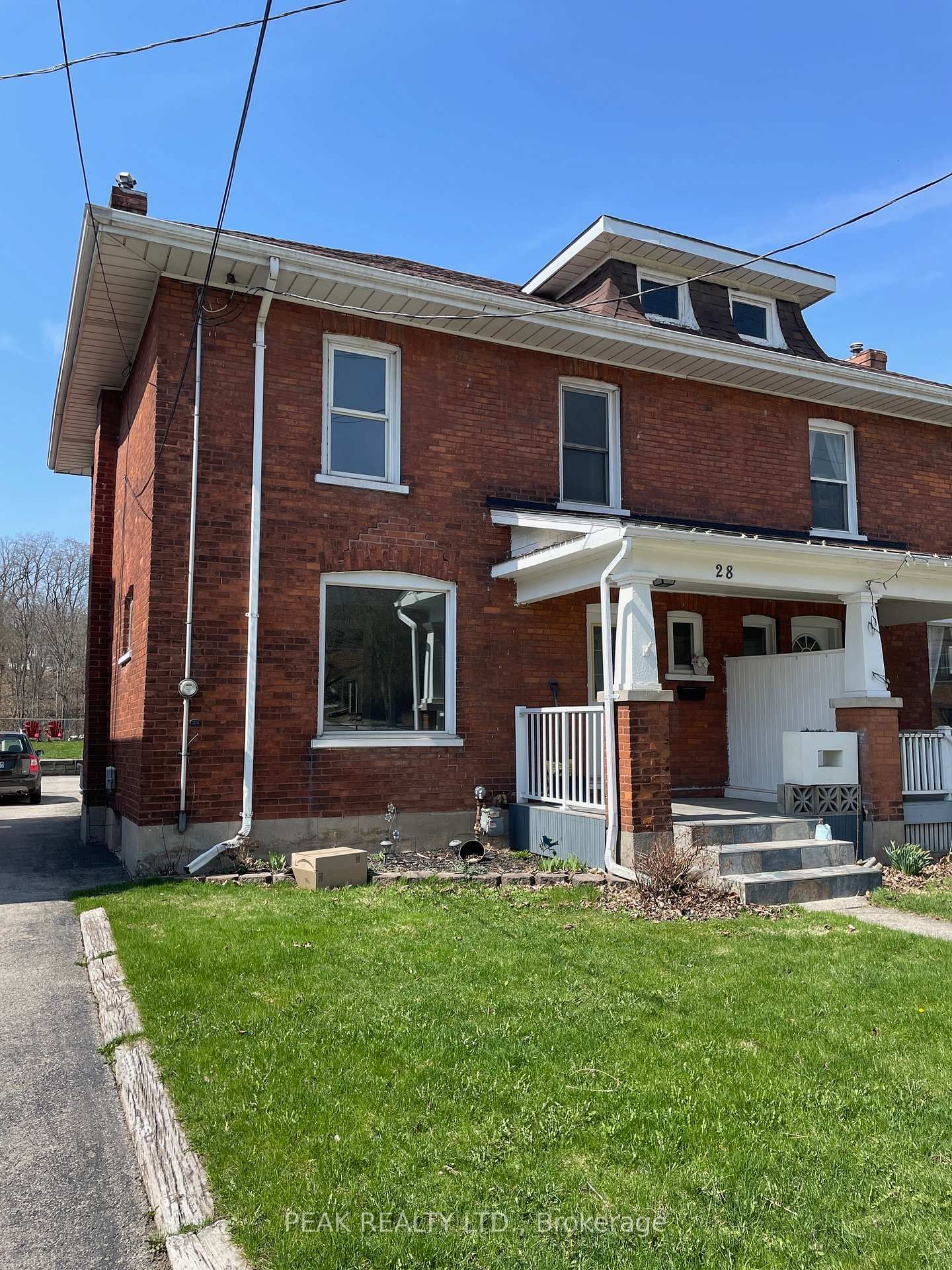Semi-Detached House for sale at 28 Willow Street, Brant, Paris, N3L 2K6 - MLS: X12127250