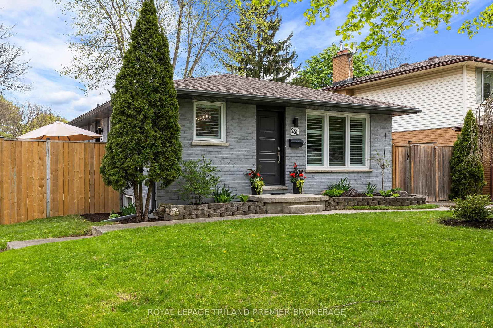 Detached House for sale at 251 Highview Crescent, London South, South O, N6J 4E1 - MLS: X12127664