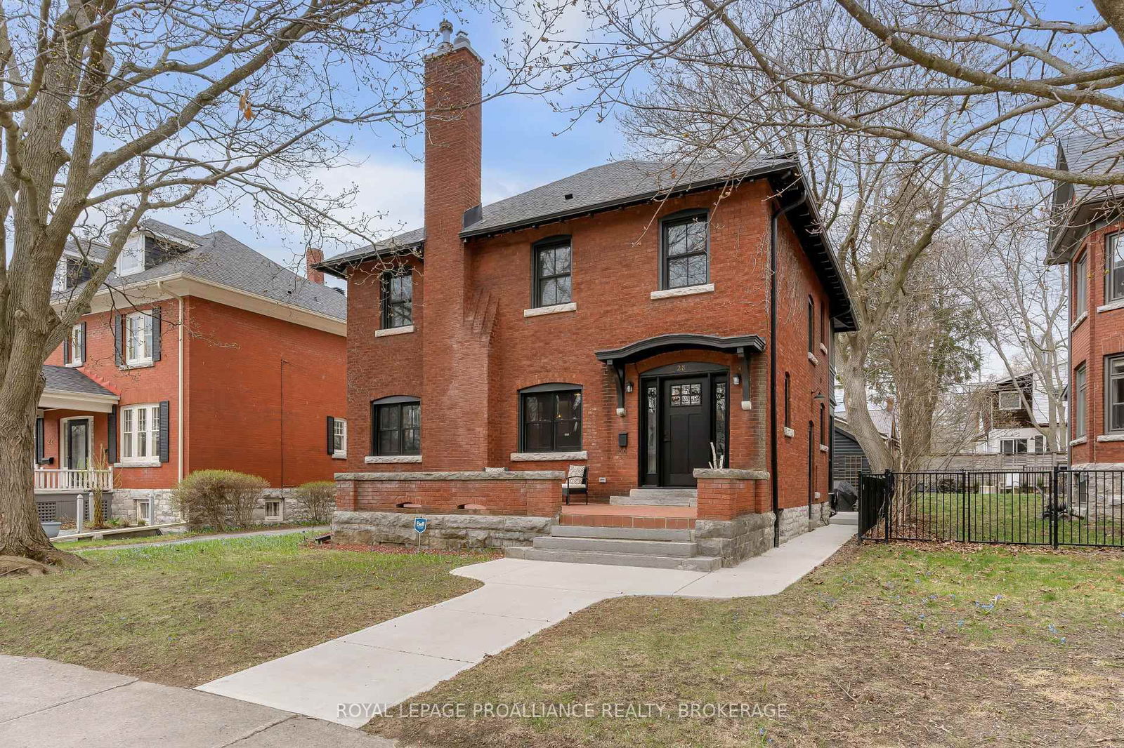 Detached House sold at 28 Kensington Avenue, Kingston, Central City East, K7L 4B5 - MLS: X12127878