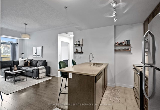 304 - 90 Charlton Avenue