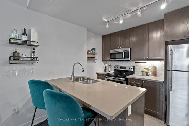 304 - 90 Charlton Avenue