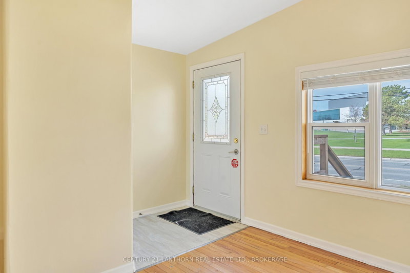 77 Portsmouth Ave, Kingston, K7M 1V4 | Image 3
