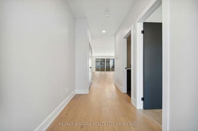 Unit 2 — 300 RICHMOND St, Thorold - Confederation Heights image-0-4