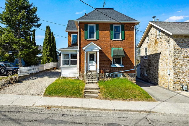 32 Drummond Street E