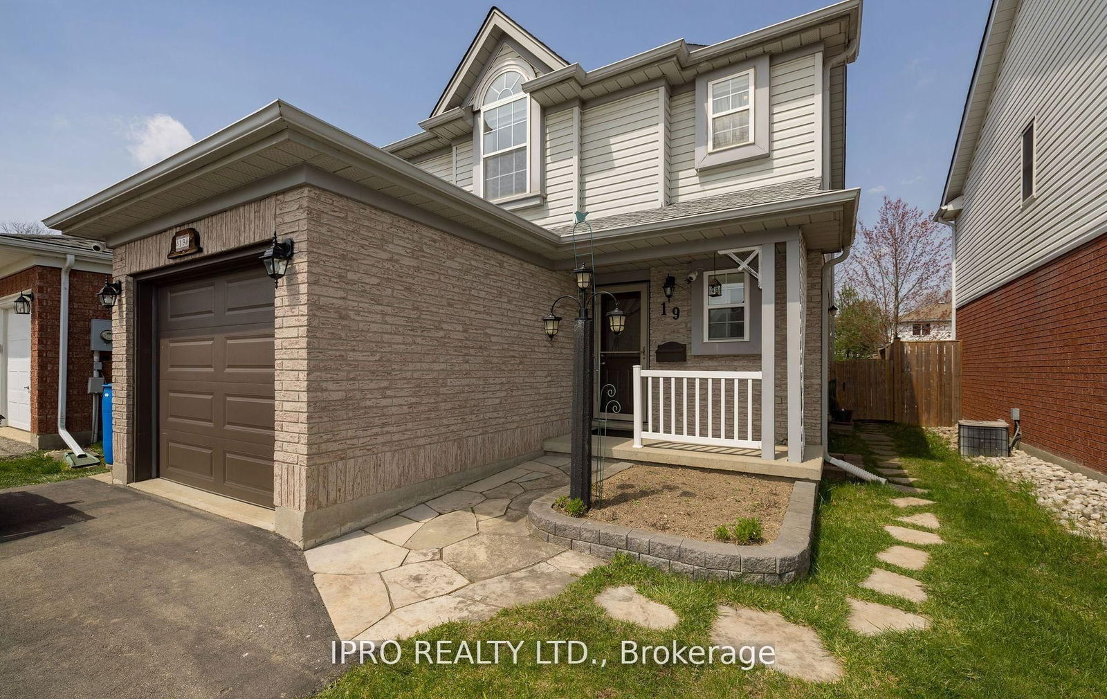 Detached House for sale at 19 Thompson Drive, Guelph, Grange Road, N1E 7A5 - MLS: X12128816