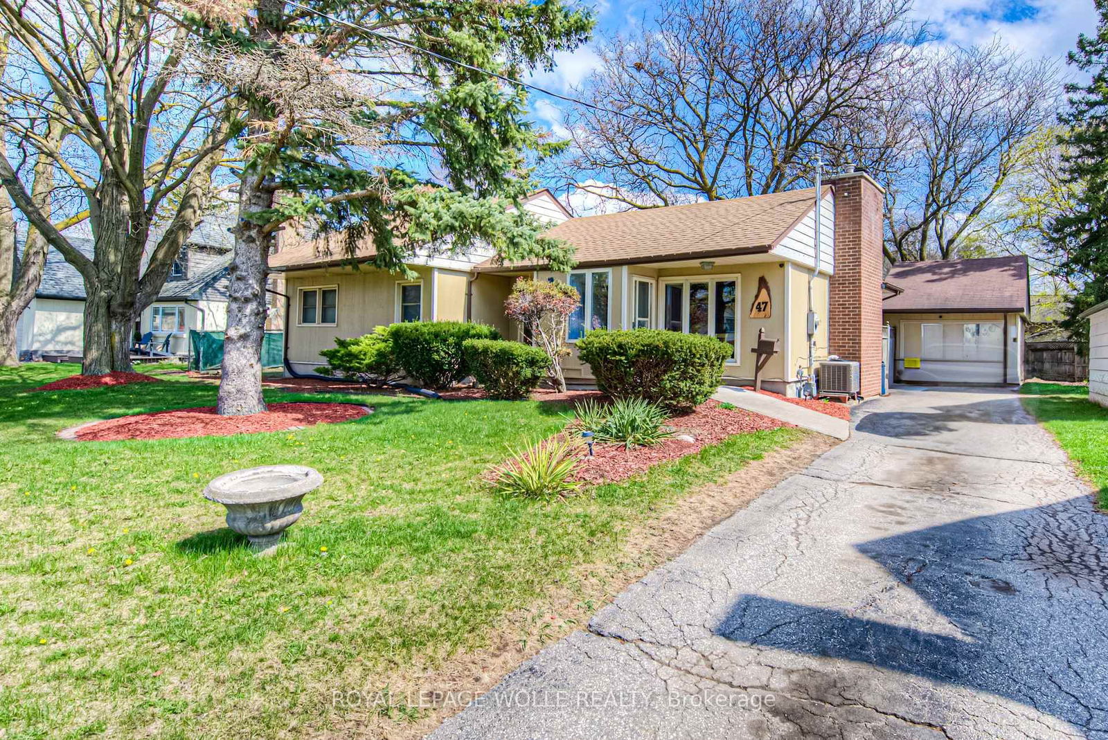 Detached House for sale at 47 Belleview Avenue, Kitchener, N2B 1G4 - MLS: X12129231