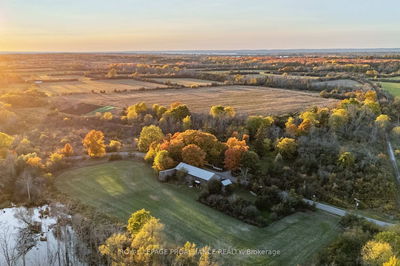 142 Station Rd, Prince Edward County - Hillier Ward