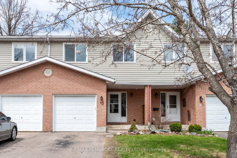 13 Vermont Meadows, Petawawa, K8H 3N3 | Image 2