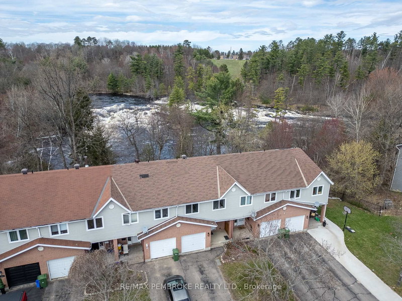 13 Vermont Meadows, Petawawa, K8H 3N3 | Image 3