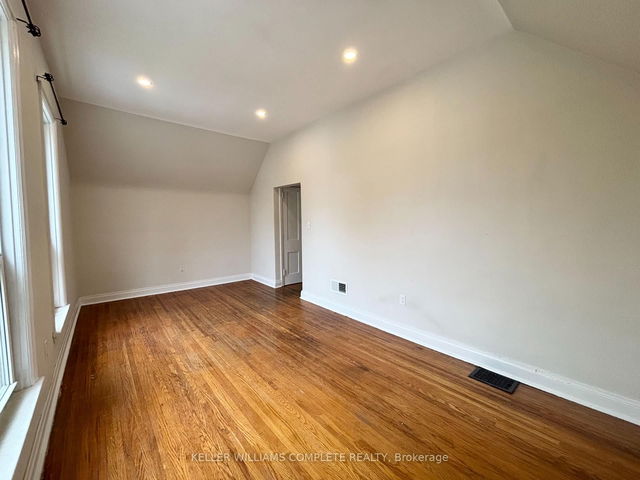 Upper - 17 Duff Street
