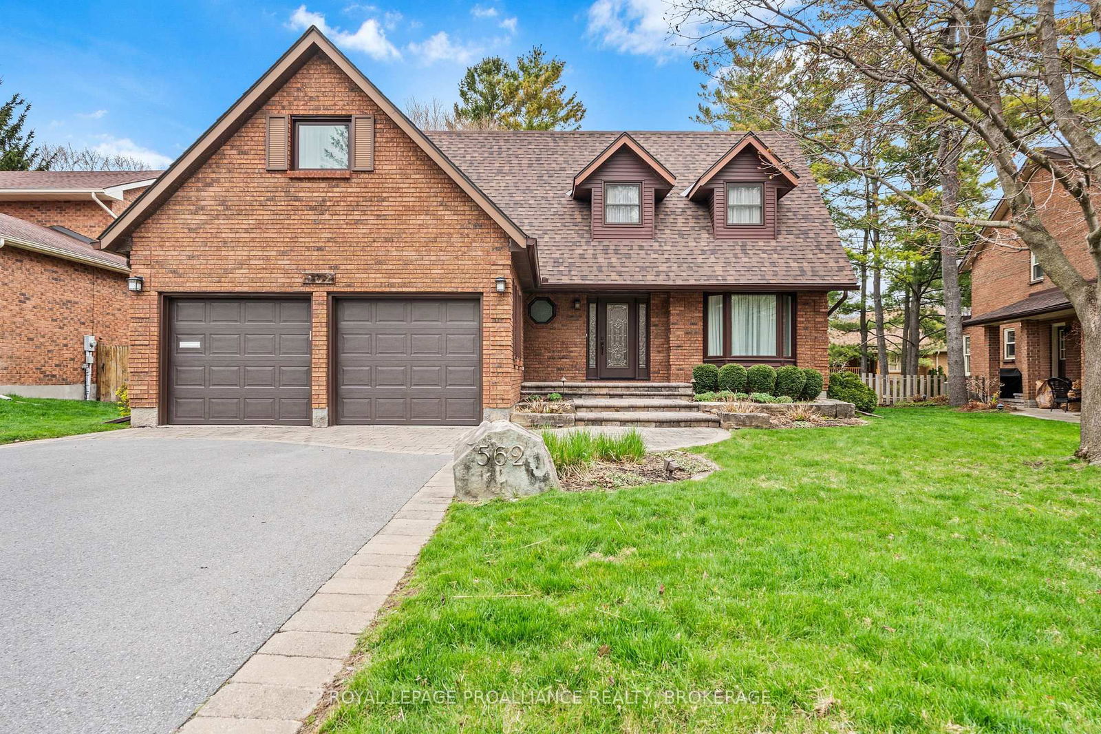 Detached House for sale at 562 Sycamore Street, Kingston, South of Taylor-Kidd Blvd, K7M 7L8 - MLS: X12130366