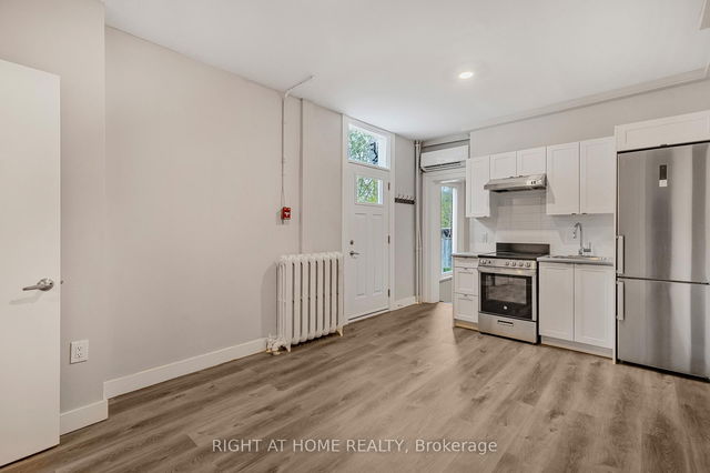 5 - 82 Welland Avenue