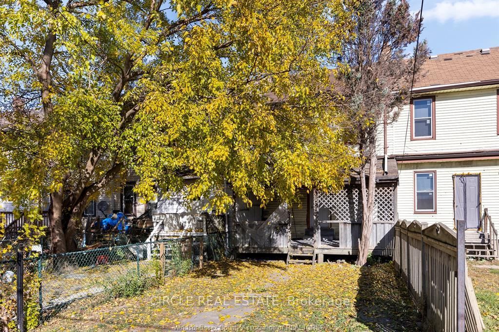 Townhouse for sale at 761 St Antoine Street, Windsor, N9C 3H5 - MLS: X12130450