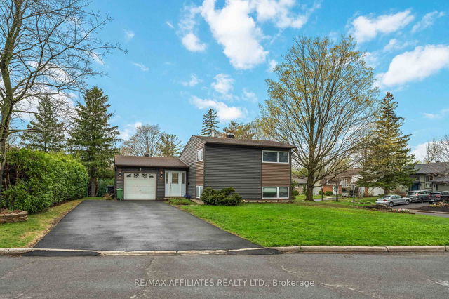 2 Teakwood Court