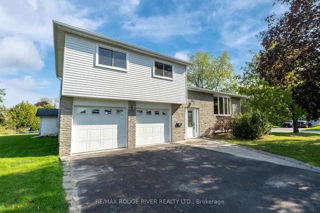 1 Applewood Crescent