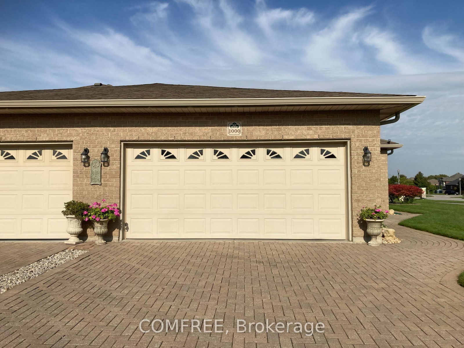 Townhouse for sale at 1000 Imperial Crescent, Windsor, N9G 2T3 - MLS: X12131504