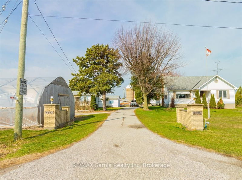 6195 Blackwell Sdrd, Sarnia - Sarnia image-0-0