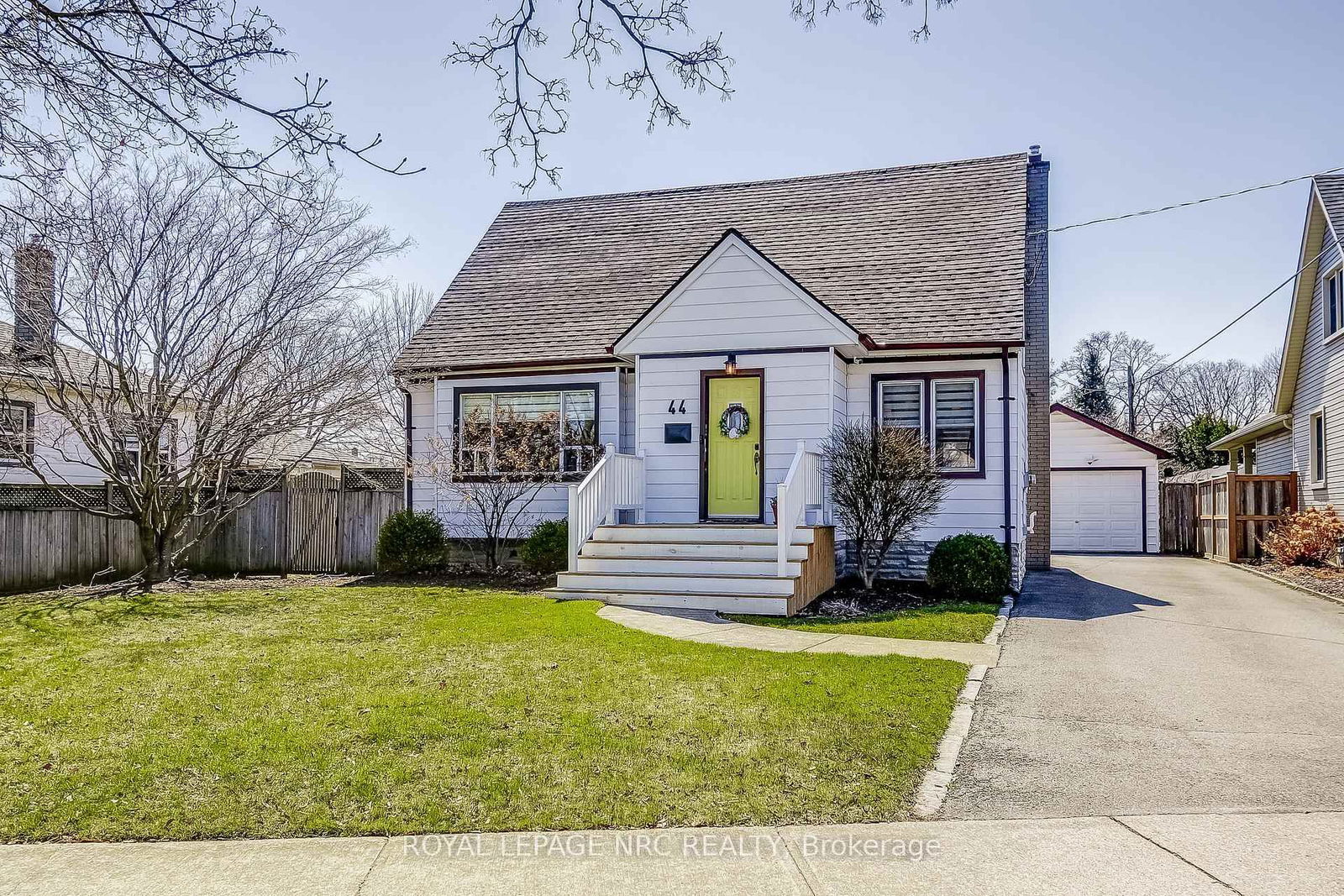 Detached House for sale at 44 Windsor Road, St. Catharines, Vine/Linwell, L2N 3A3 - MLS: X12131659