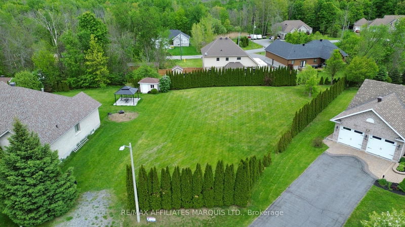 17 Penny Lane, South Stormont - Long Sault image-0-0