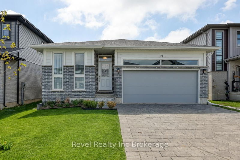 19 Sutherland Cres, Ingersoll - South image-0-0