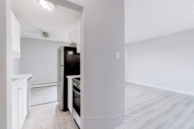 Unit 903 — 81 Charlton Ave, Hamilton - Corktown image-0-2
