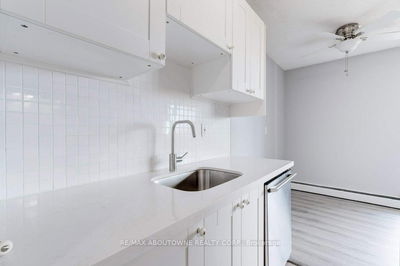 Unit 903 — 81 Charlton Ave, Hamilton - Corktown image-0-4