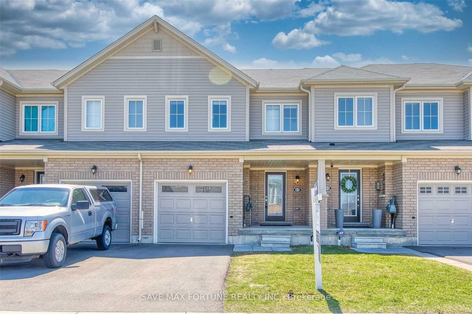 Townhouse for sale at 41 Longboat Ru, Brantford, N3T 0P3 - MLS: X12132197