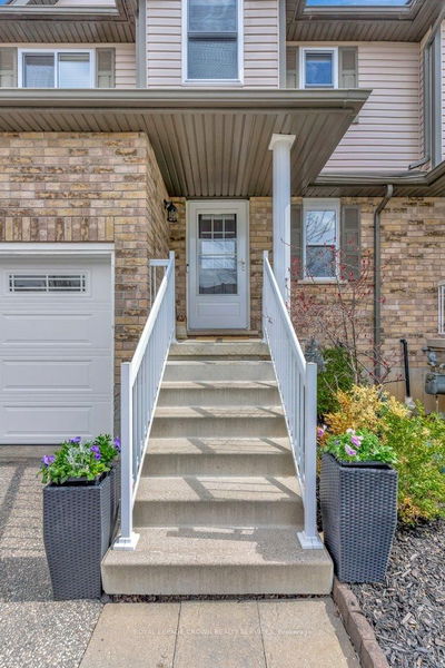 503 Virginia Creeper St, Waterloo -  image-0-2