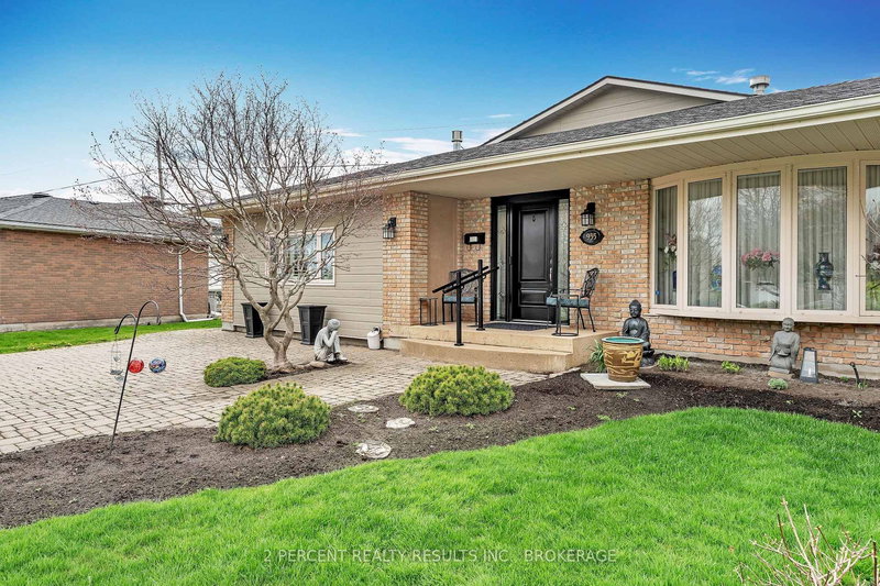 935 Brodie Ave, Kingston, K7M 4P8 | Image 2