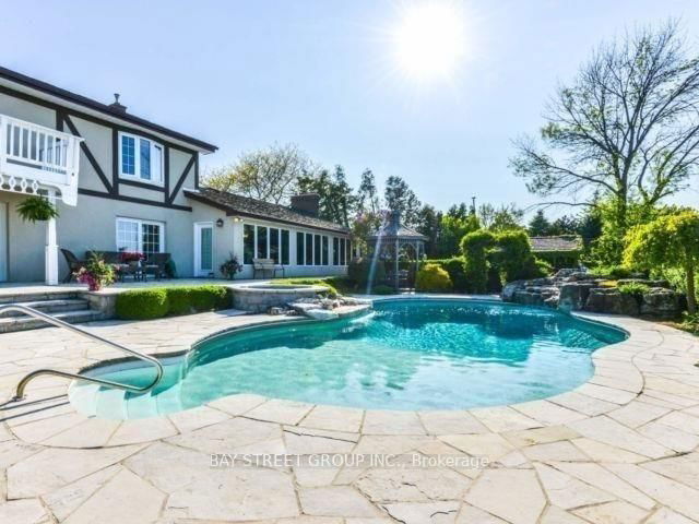 8 Lakeshore Drive