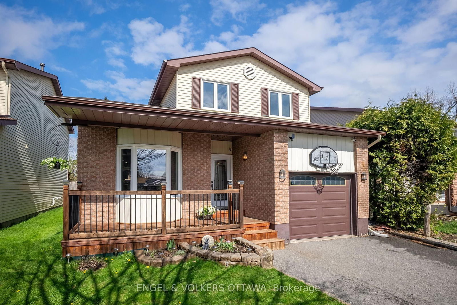 Detached House for sale at 17 Glacier Street, Ottawa, Barrhaven - On the Green, K2J 2M7 - MLS: X12132965