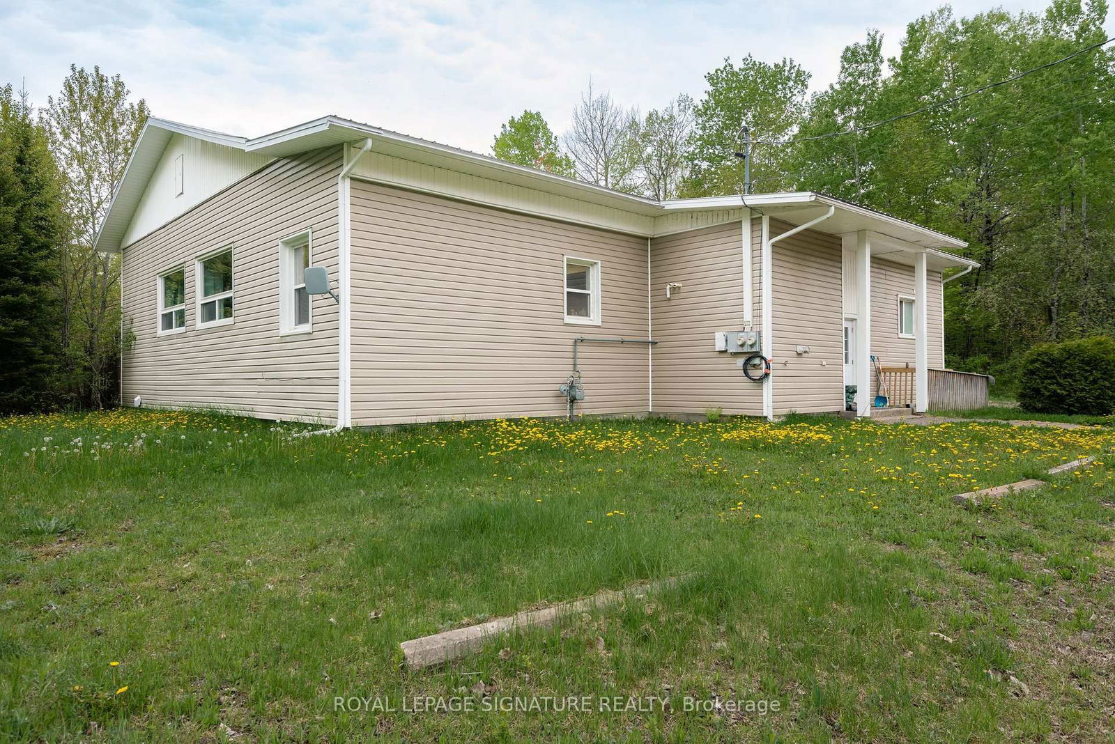 Listing Image 4