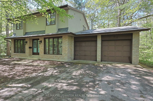 10372 Sherwood Crescent