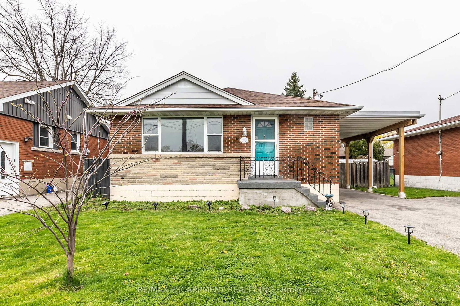 Detached House for sale at 70 Toby Crescent, Hamilton, Huntington, L8T 2N8 - MLS: X12134328