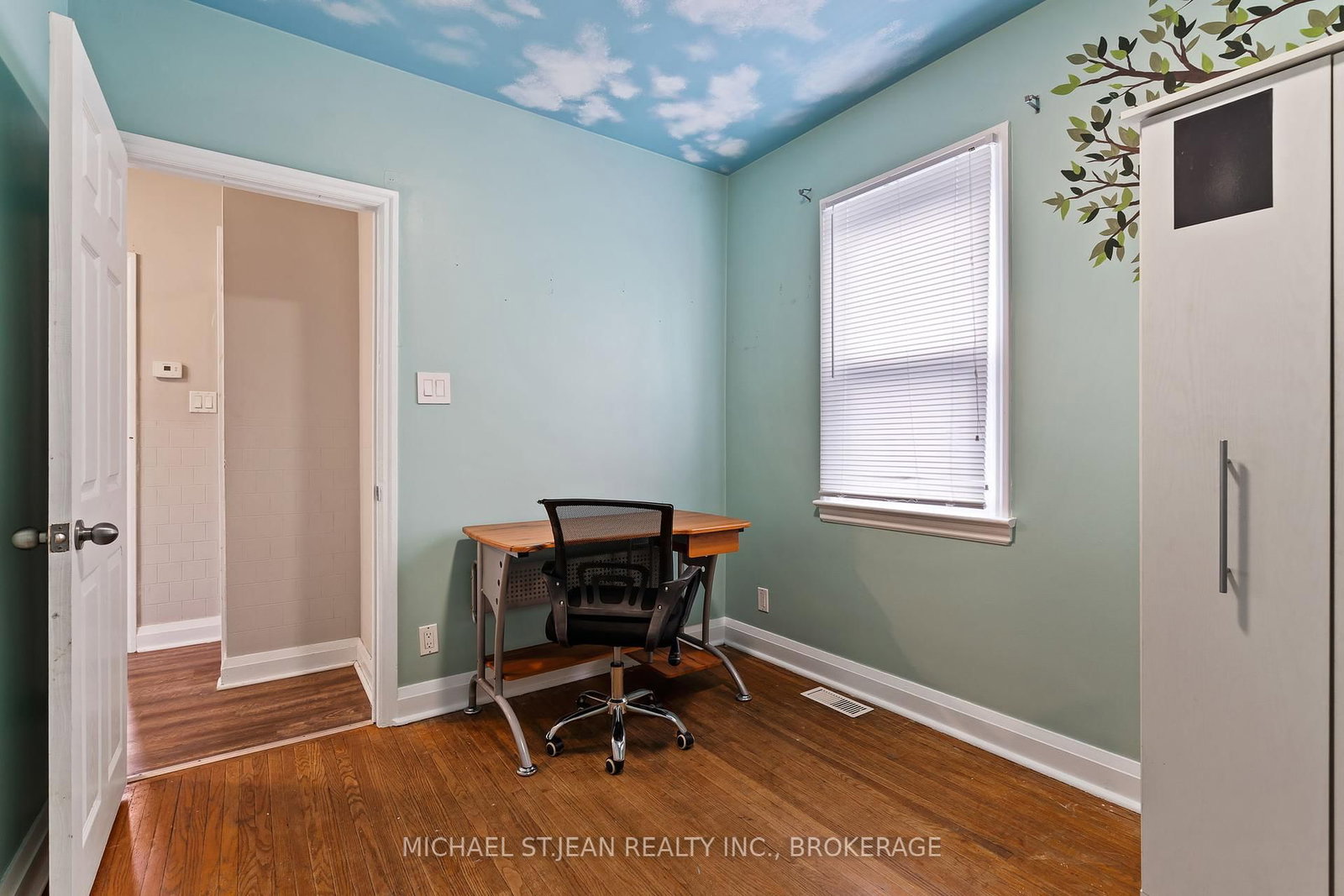 Listing Image 12