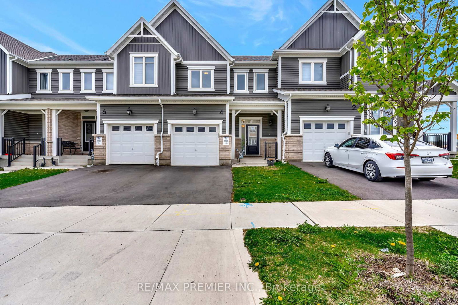 Townhouse for sale at 4 Saxony Street, Kitchener, N2R 0S3 - MLS: X12134401