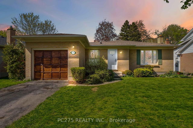107 Inverary Crescent