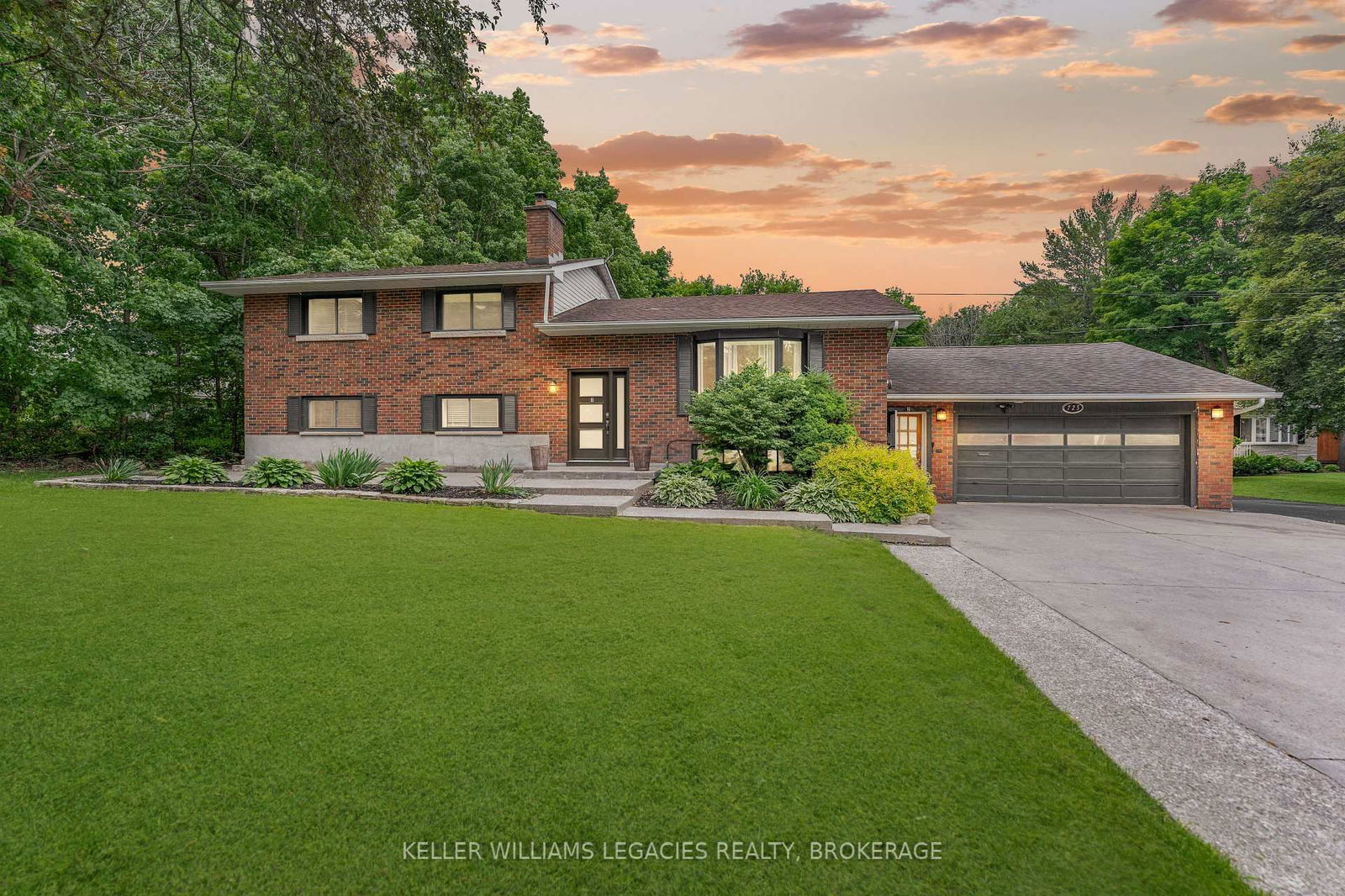 Detached House for sale at 725 TACOMA Crescent, Kingston, South of Taylor-Kidd Blvd, K7M 5C5 - MLS: X12134929