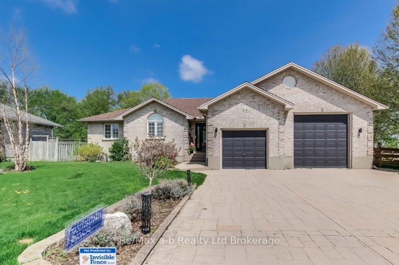 27 Amber Dr, Thames Centre - Rural Thames Centre image-0-0