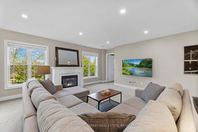 104 Bowen Dr, Peterborough North - 1 North image-0-3